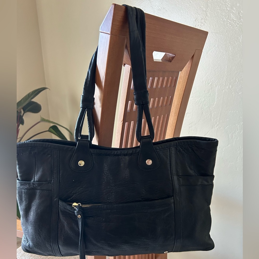 Tre Vero Black Leather Shoulder/Tote Bag